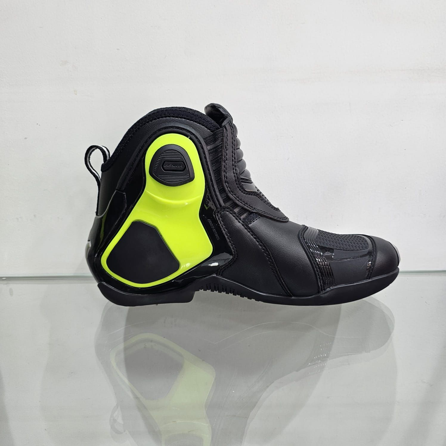 BENKIA SHORT BOOT Black Yellow Fluorescent Green